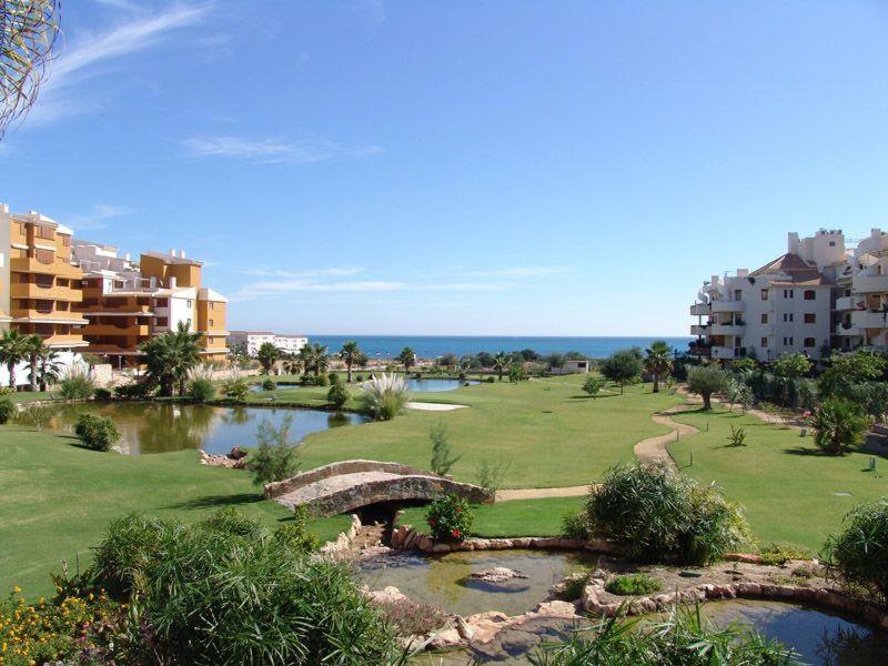 Hôtel He La Entrada Punta Prima à Torrevieja Extérieur photo